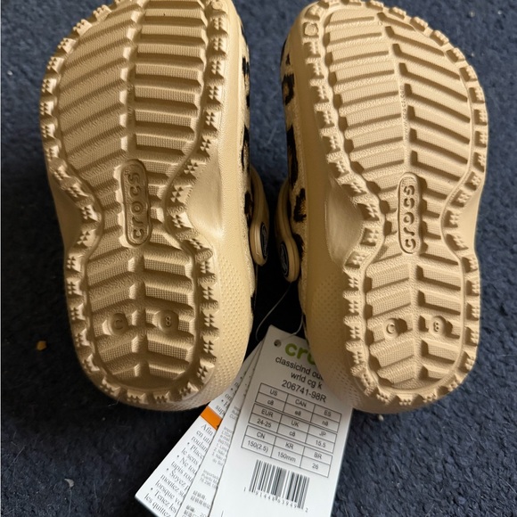 CROCS Leopard Pattern Clogs - Picture 2 of 4